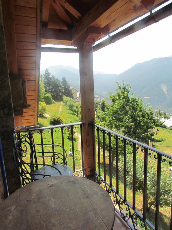 Gistaín Casa Rural Fontamil الغرفة الصورة