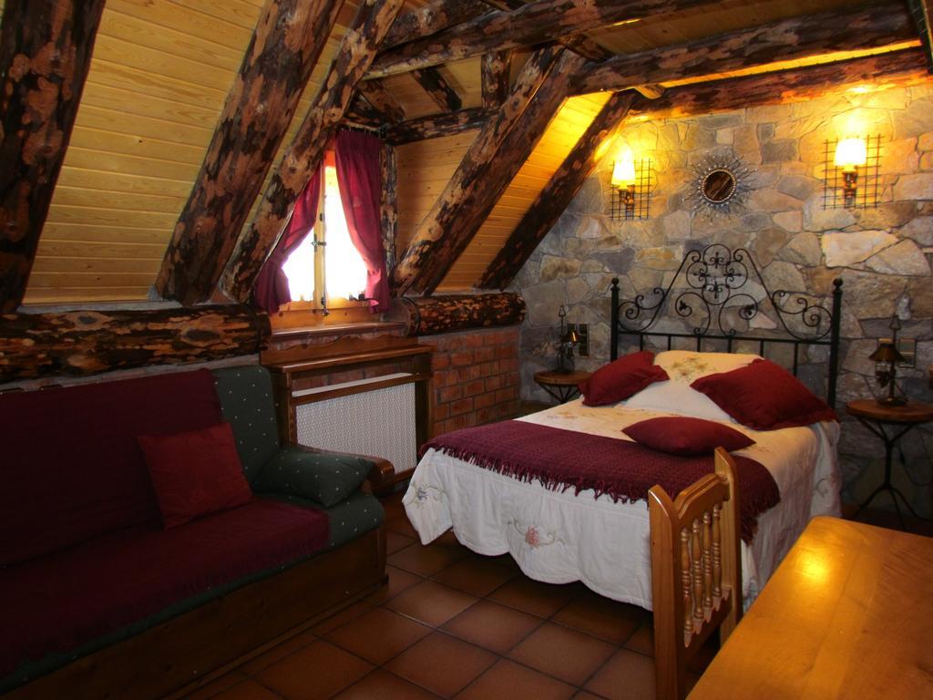 Gistaín Casa Rural Fontamil الغرفة الصورة